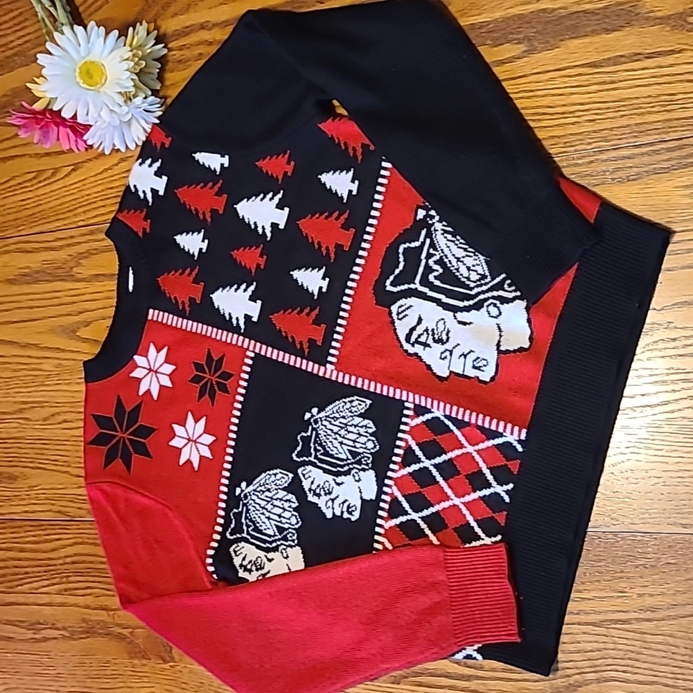 NHL Chicago Blackhawks Sweater - Size Medium